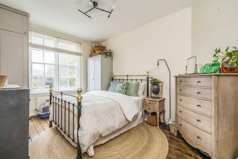 2 bedroom flat to rent, Grove End Road, London NW8