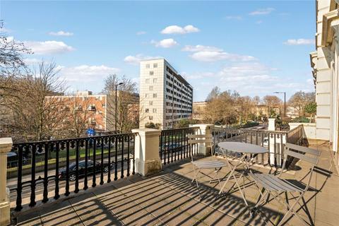 2 bedroom flat to rent, Gloucester Terrace, London W2
