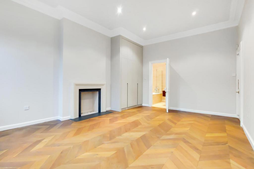 6 Master Bedroom-0.jpg