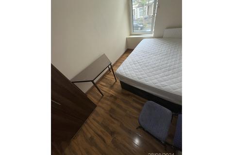 1 bedroom terraced house to rent, Richards Street,