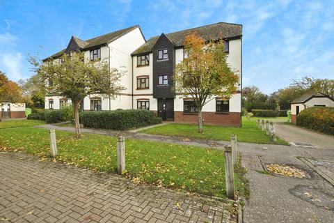 2 bedroom flat to rent, Elderberry Gardens, Witham