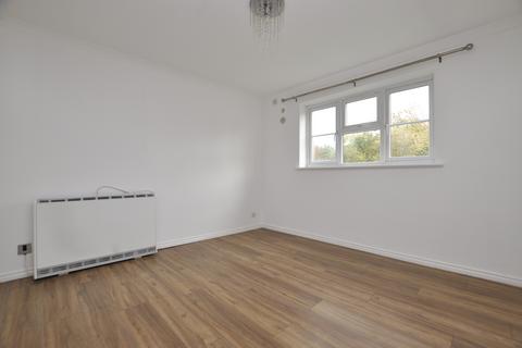 2 bedroom flat to rent, Elderberry Gardens, Witham
