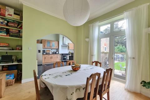 129 Aldborough Road South, Ilford, IG3 8HT