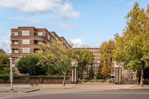 Balham High Road, Balham, London, SW17