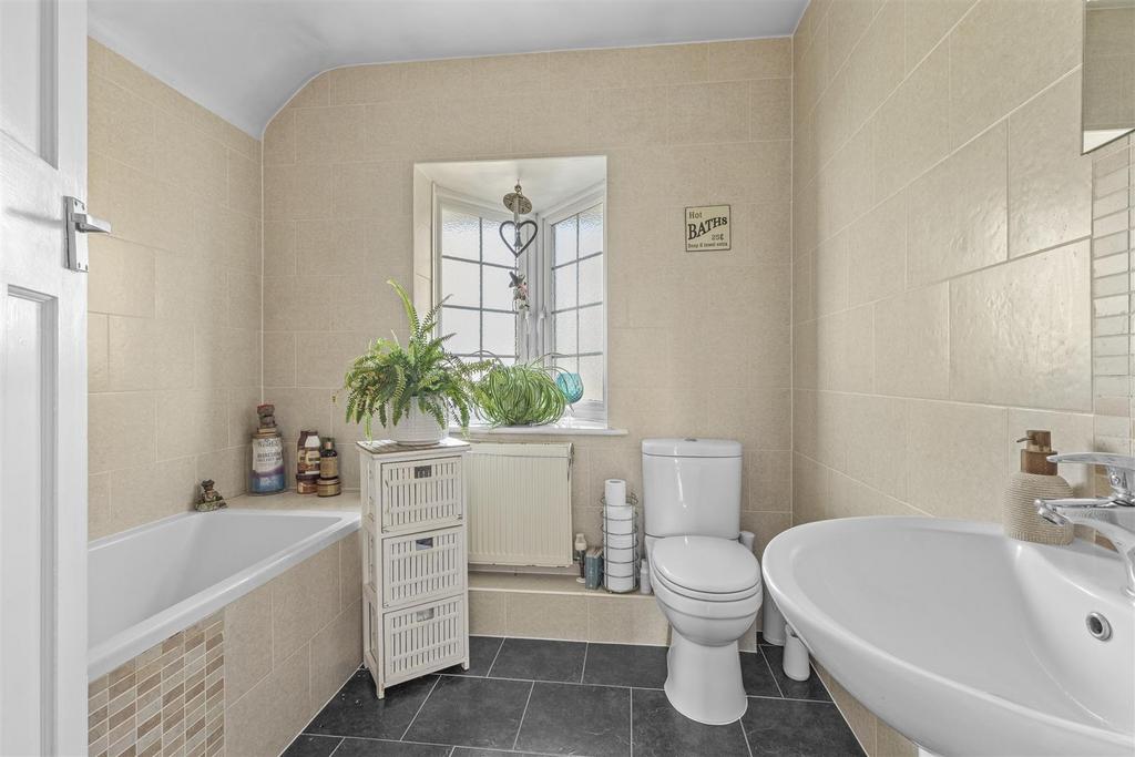 51 Geralds Road, HP13 6 BN-4.jpg