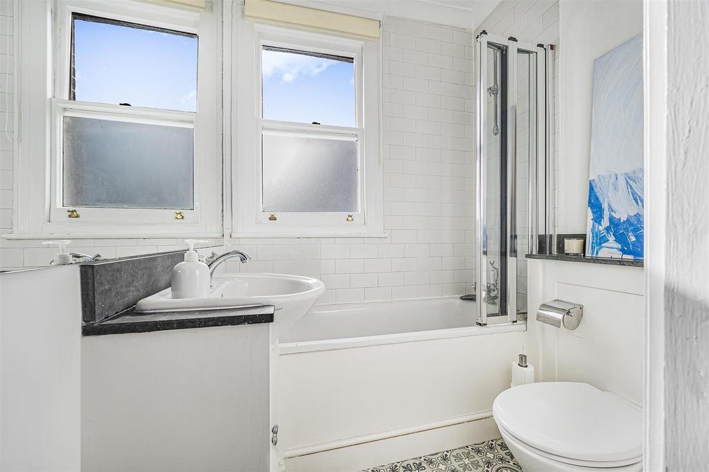 Bathroom3.jpg