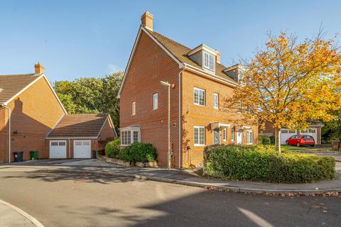 4 bedroom semi-detached house for sale, School Close, Basingstoke RG22 5FY