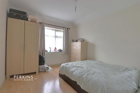 undefined, Perivale, UB6