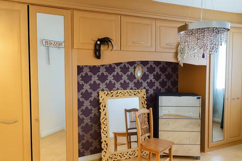 2 bedroom flat for sale, Two Bedroom Flat  For sale  Princess Park Manor  Friern Barnet  N11