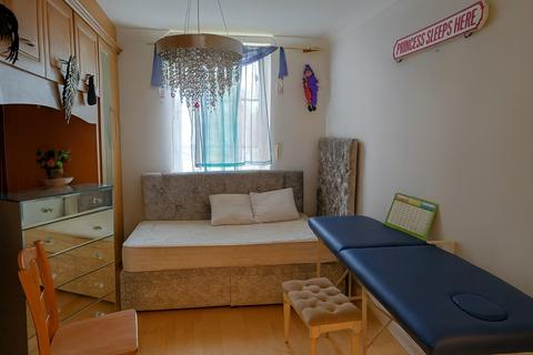 2 bedroom flat for sale, Two Bedroom Flat  For sale  Princess Park Manor  Friern Barnet  N11