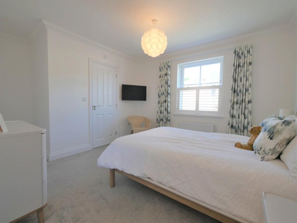 Principal bedroom2