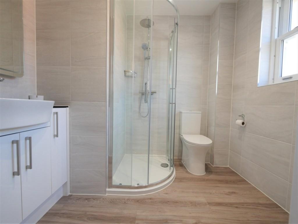 Principal bedroom en suite1
