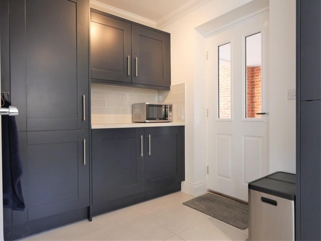 Kitchen and dining6