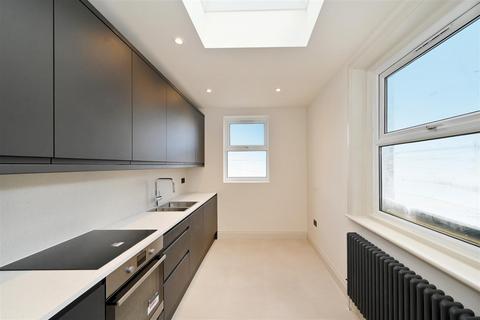 2 bedroom apartment to rent, Queensway, London