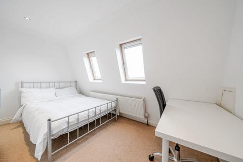 3 bedroom flat for sale, Fulham Palace Road, London, SW6