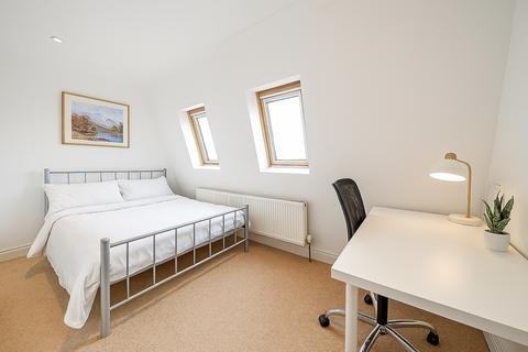 3 bedroom flat for sale, Fulham Palace Road, London, SW6