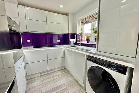 2 bedroom terraced house to rent, Yarbury Way, Weston-super-Mare, North Somerset