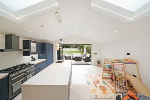 110 Farley Road, South Croydon, CR2 7NE