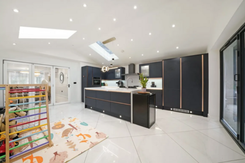 110 Farley Road, South Croydon, CR2 7NE