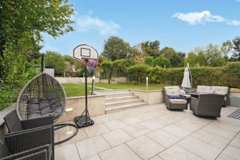 110 Farley Road, South Croydon, CR2 7NE