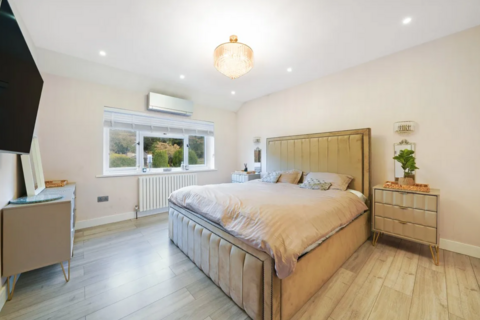 110 Farley Road, South Croydon, CR2 7NE