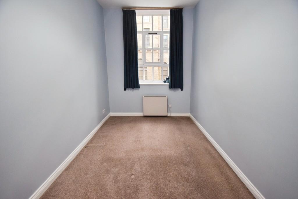 57e8d37e-Bedroom