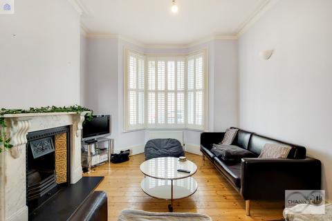 1 bedroom in a house share to rent, Scawen Road, London SE8