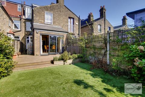 1 bedroom in a house share to rent, Scawen Road, London SE8