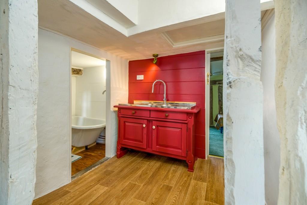 1440px-Crown Hill Clinic - 29