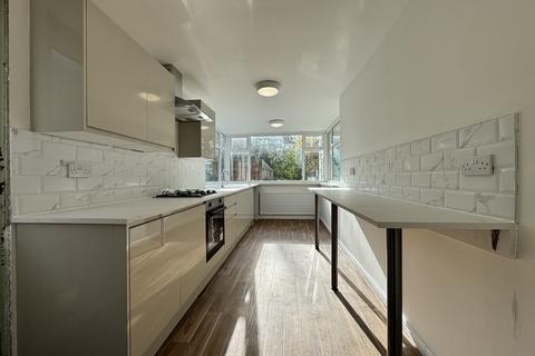 3 bedroom semi-detached house to rent, West Park Drive West