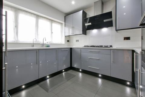 4 bedroom detached house for sale, Colnbrook