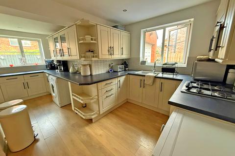 3 bedroom semi-detached house for sale, Newlands Park Crescent, Scarborough YO12