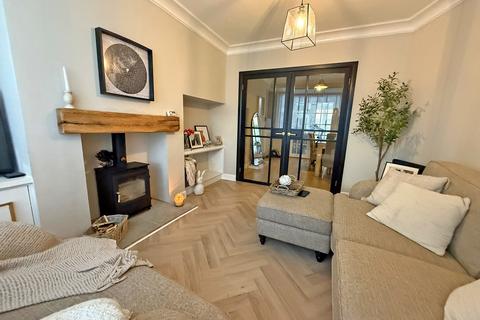 3 bedroom semi-detached house for sale, Newlands Park Crescent, Scarborough YO12