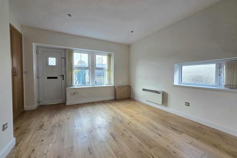 Studio to rent, Westgate, Cleckheaton