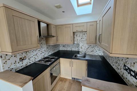 Studio to rent, Westgate, Cleckheaton