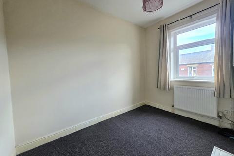 2 bedroom terraced house to rent, Beechfield Terrace, CLECKHEATON, West Yorkshire