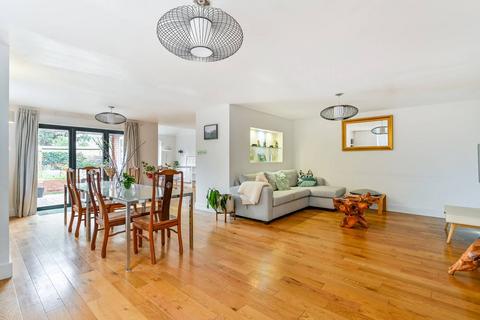 undefined, Maria Theresa Close, New Malden, KT3