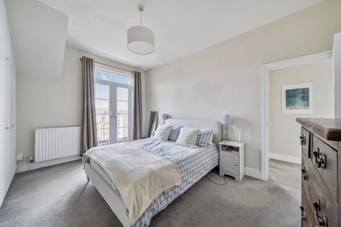 2 bedroom flat to rent, Leopold Road, Wimbledon, London, SW19