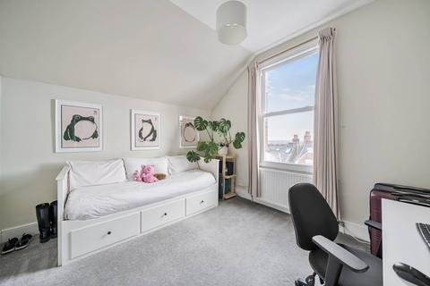 2 bedroom flat to rent, Leopold Road, Wimbledon, London, SW19