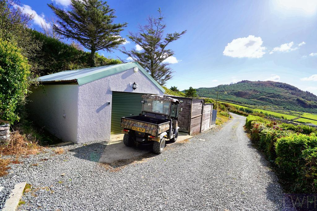 Garage & Kennel