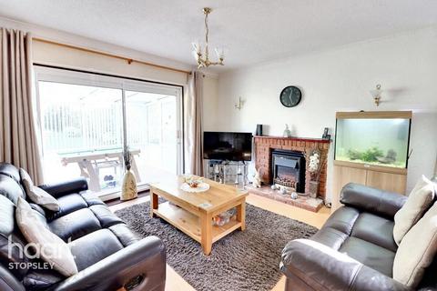2 bedroom bungalow for sale, Wigmore Lane, Luton