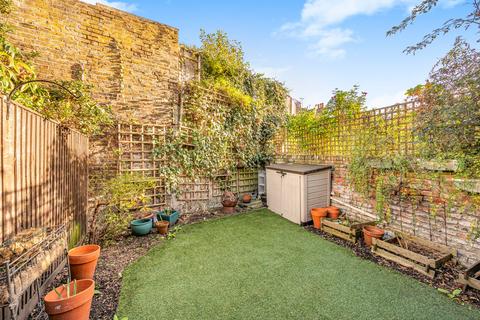 3 bedroom terraced house to rent, Crooms Hill Grove, London