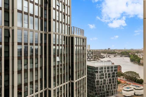 3 bedroom flat to rent, Carnation Way, London