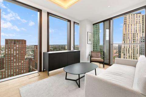 3 bedroom flat to rent, Carnation Way, London
