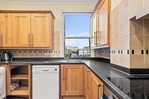 4 bedroom flat to rent, Salisbury Pavement, Dawes Road, London, UK