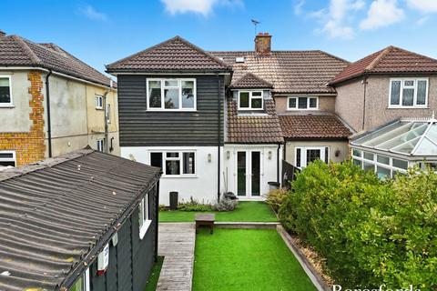 4 bedroom semi-detached house for sale, Billericay Road, Herongate, CM13