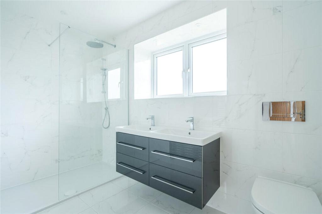 Manor House-Bathroom