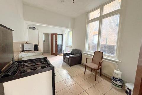 undefined, London Road, South Luton, Luton, Bedfordshire, LU1 3UQ