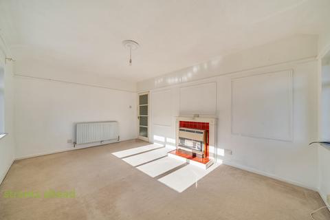 undefined, Lynwood Avenue, Coulsdon, CR5