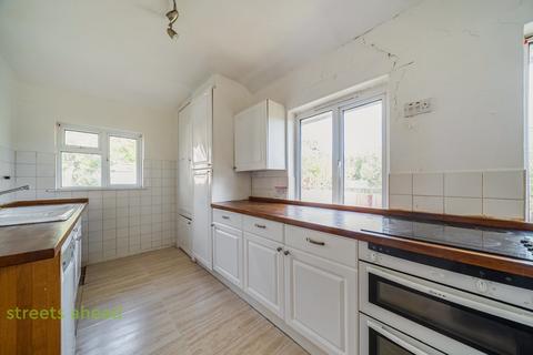 2 Lynwood Avenue, Coulsdon, CR5 2QL